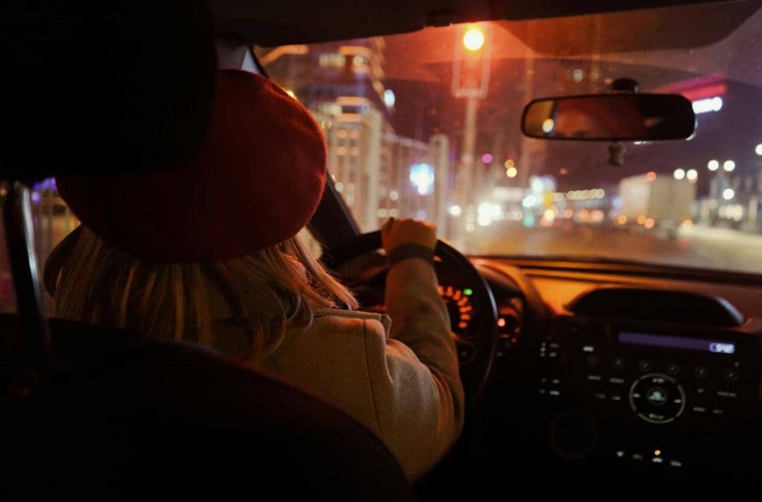 4 Cara Aman Berkendara Mobil di Malam Hari untuk Perjalanan Mudik