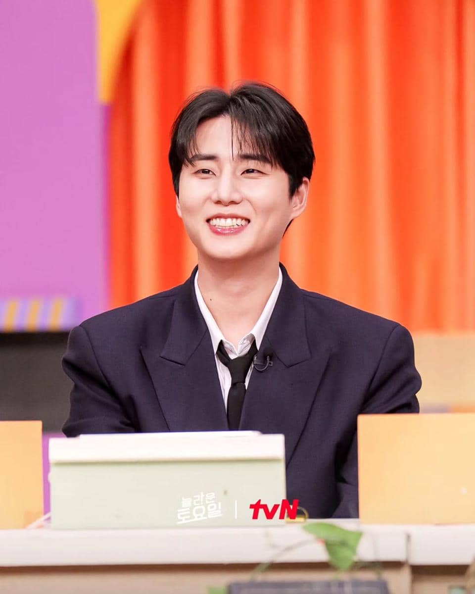 cuplikan Young K di variety show Amazing Saturday