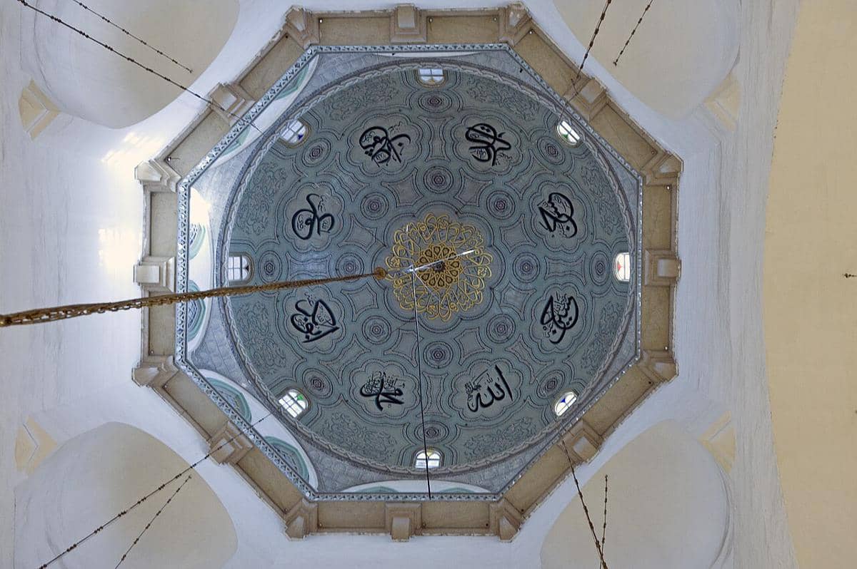 Bagian dalam kubah Masjid Agung Damaskus.