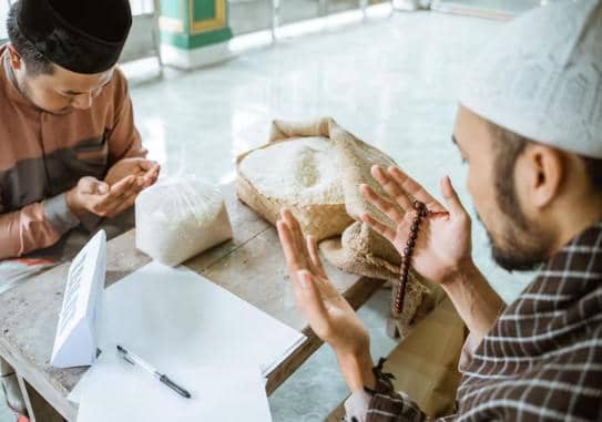 Niat Zakat Fitrah untuk Keluarga: Arab, Latin, dan Artinya