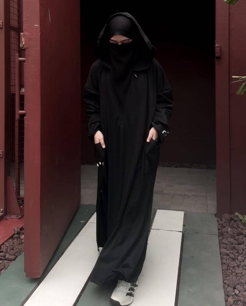 Inspirasi outfit muslimah ala Wardah Maulina