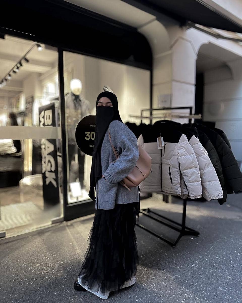 Inspirasi outfit muslimah ala Wardah Maulina
