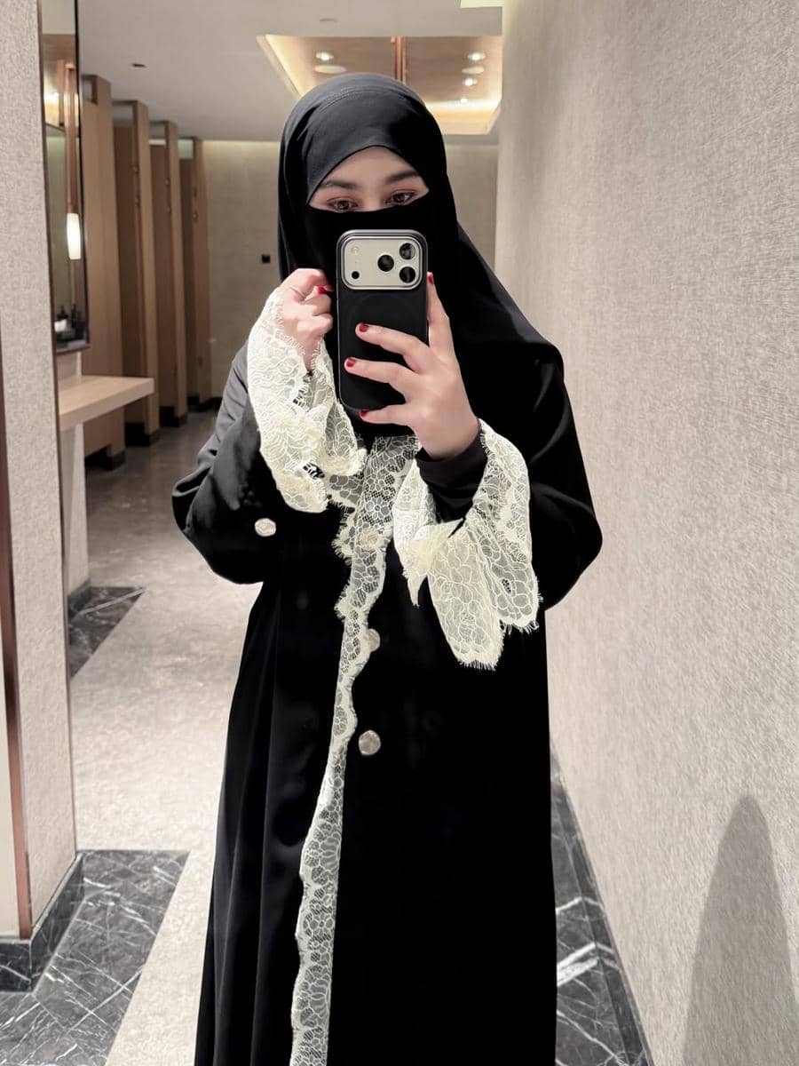 Inspirasi outfit muslimah ala Wardah Maulina