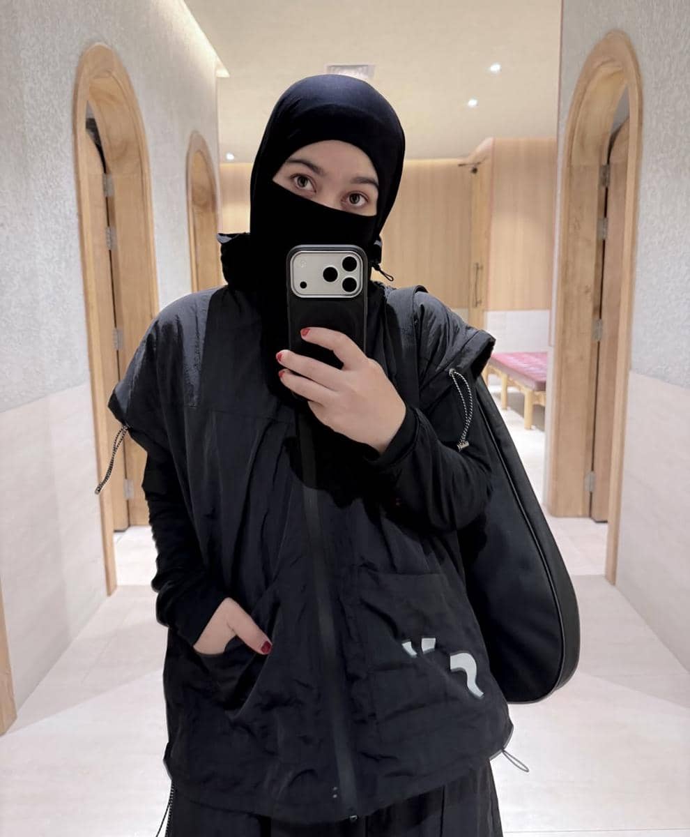 Inspirasi outfit muslimah ala Wardah Maulina