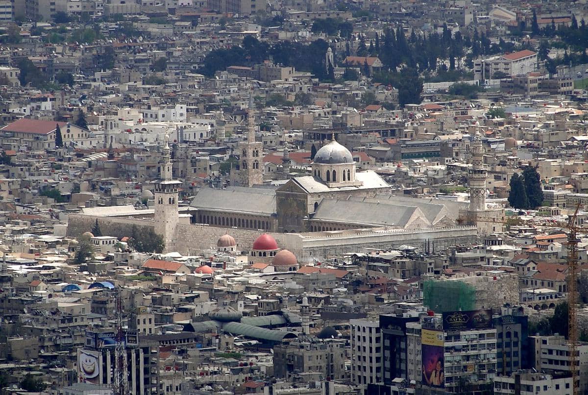 Masjid Umayyah , atau juga dikenal sebagai Masjid Agung Damaskus. Masjid ini merupakan salah satu masjid terbesar dan tertua di dunia, terletak di kota tua Damaskus, ibu kota Suriah.