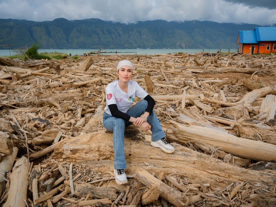 Potret Cinta Laura datangi Aceh