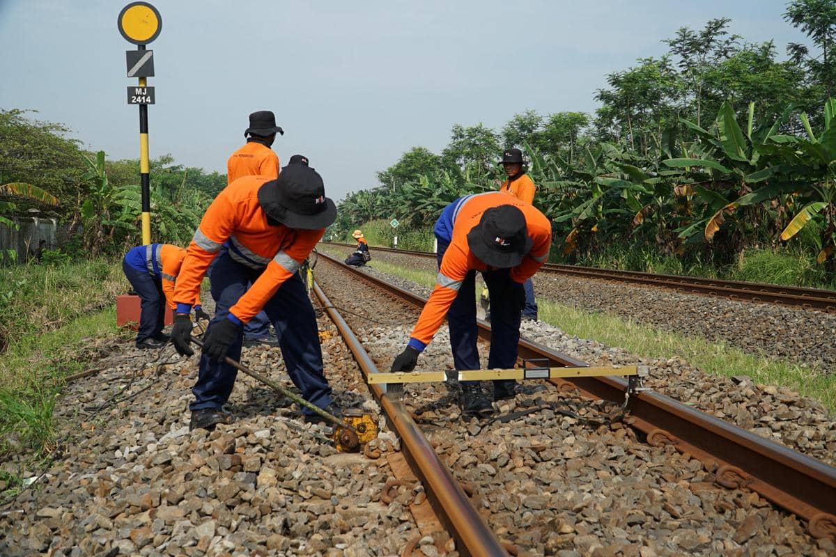 Jelang Mudik, Daop 4 Semarang Lakukan Perawatan Jalan dan Jembatan Rel