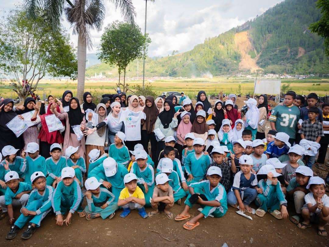 Potret Cinta Laura datangi Aceh