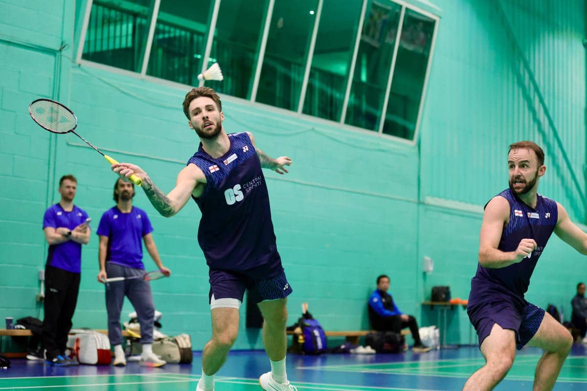 Ganda putra Inggris, Ben Lane/Sean Vendy berlatih bersama dengan pasangan Indonesia, Fajar Alfian/Muhammad Shohibul Fikri di Inggirs (dok.PP PBSI)