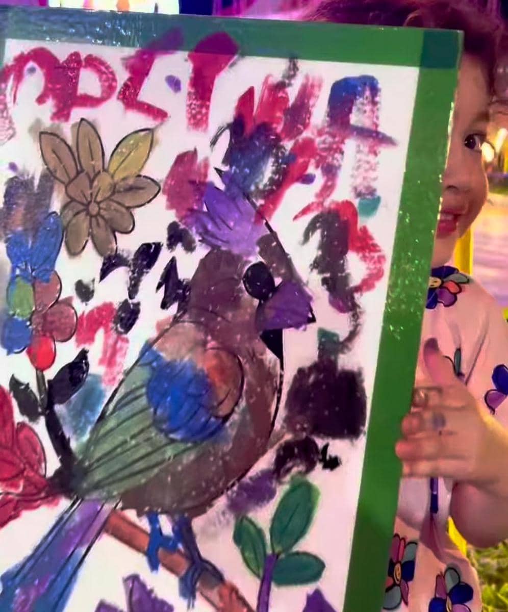 Nadine Chandrawinata ajak anak main di pasar malam