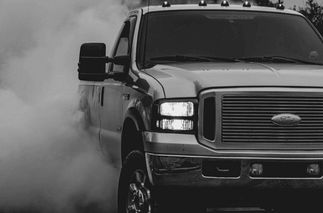 Kenapa Muncul Asap Hitam dari Knalpot Mobil?