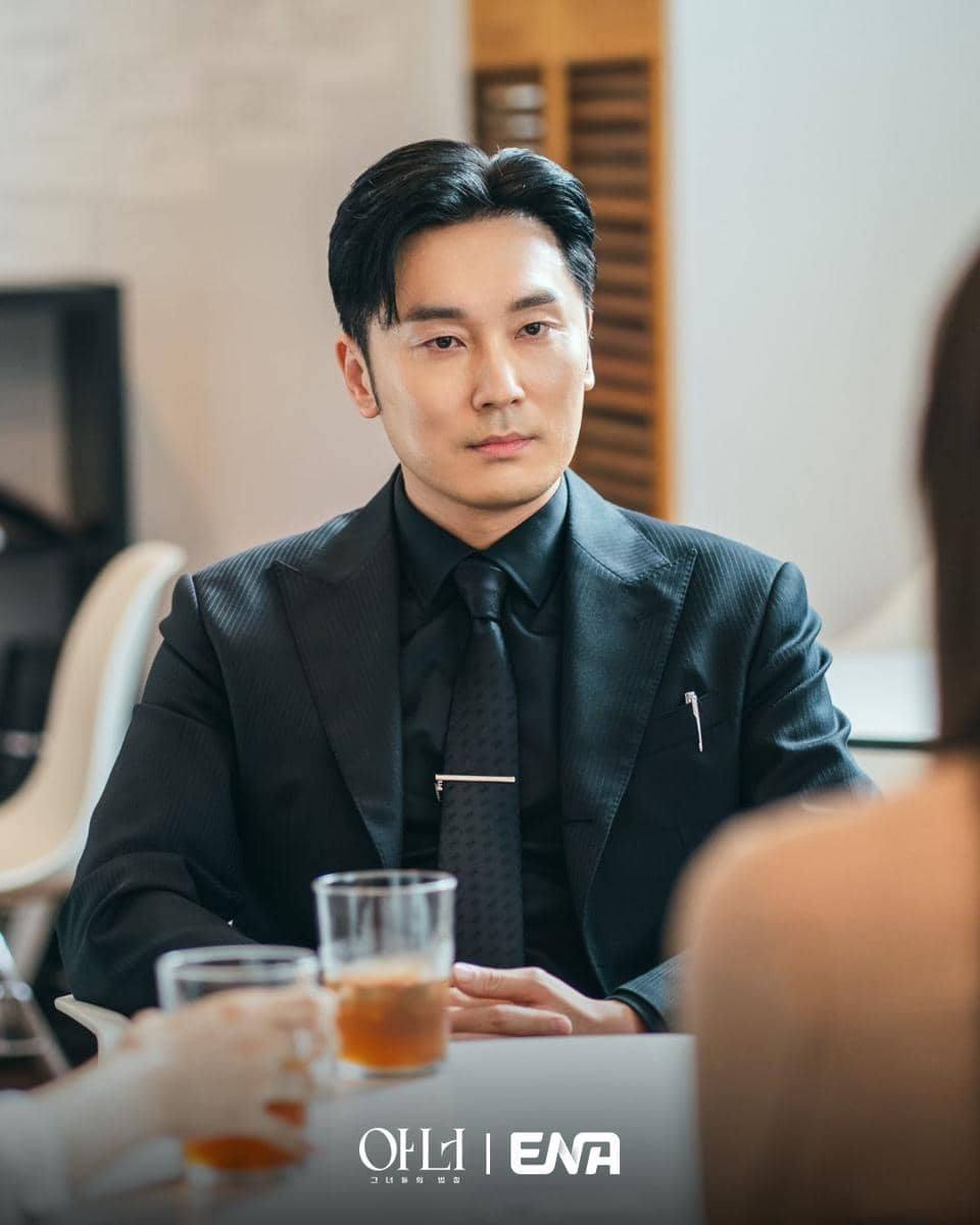 7 Cara Park Ju Hwan Balas Dendam Terhadap Para Pengacara LnJ di Honour