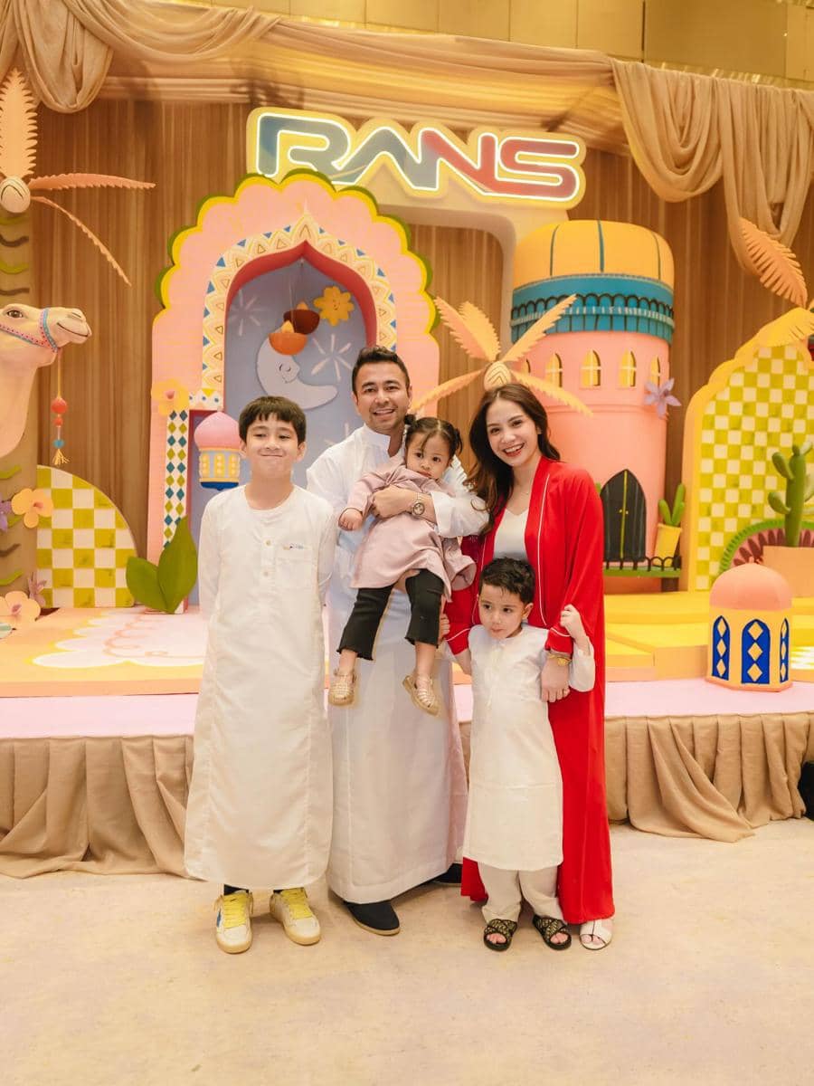 Raffi Nagita Buka Puasa Bareng Karyawan (instagram.com/raffinagita1717)