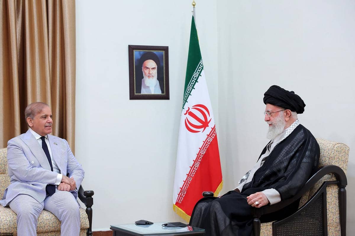 PM Pakistan Shehbaz Sharif bertemu Pemimpin Tertinggi Iran Ayatollah Ali Khamenei pada 2025