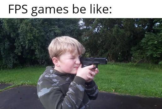 meme bermain game FPS