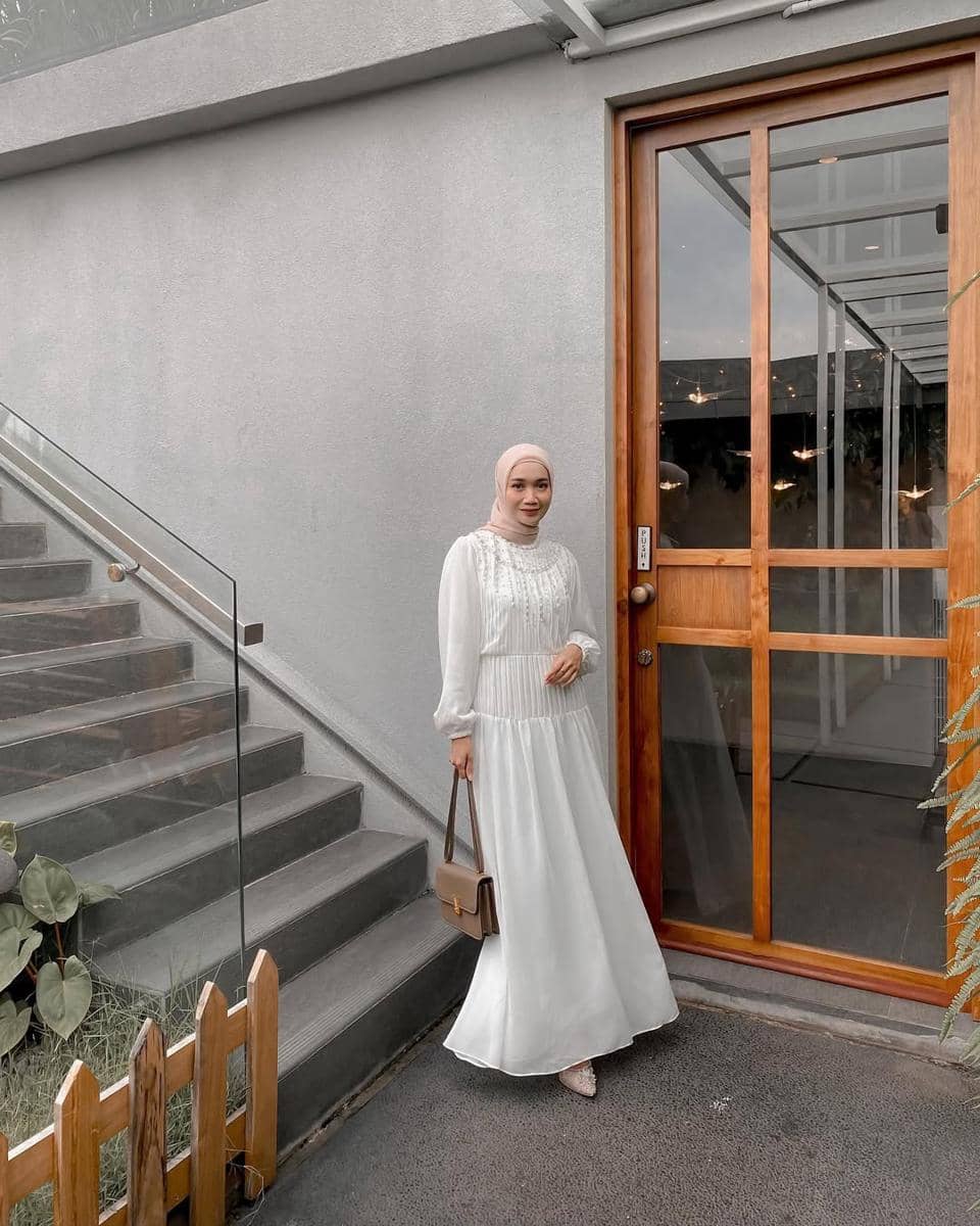 Gaya Lebaran ala Uwie Mariska