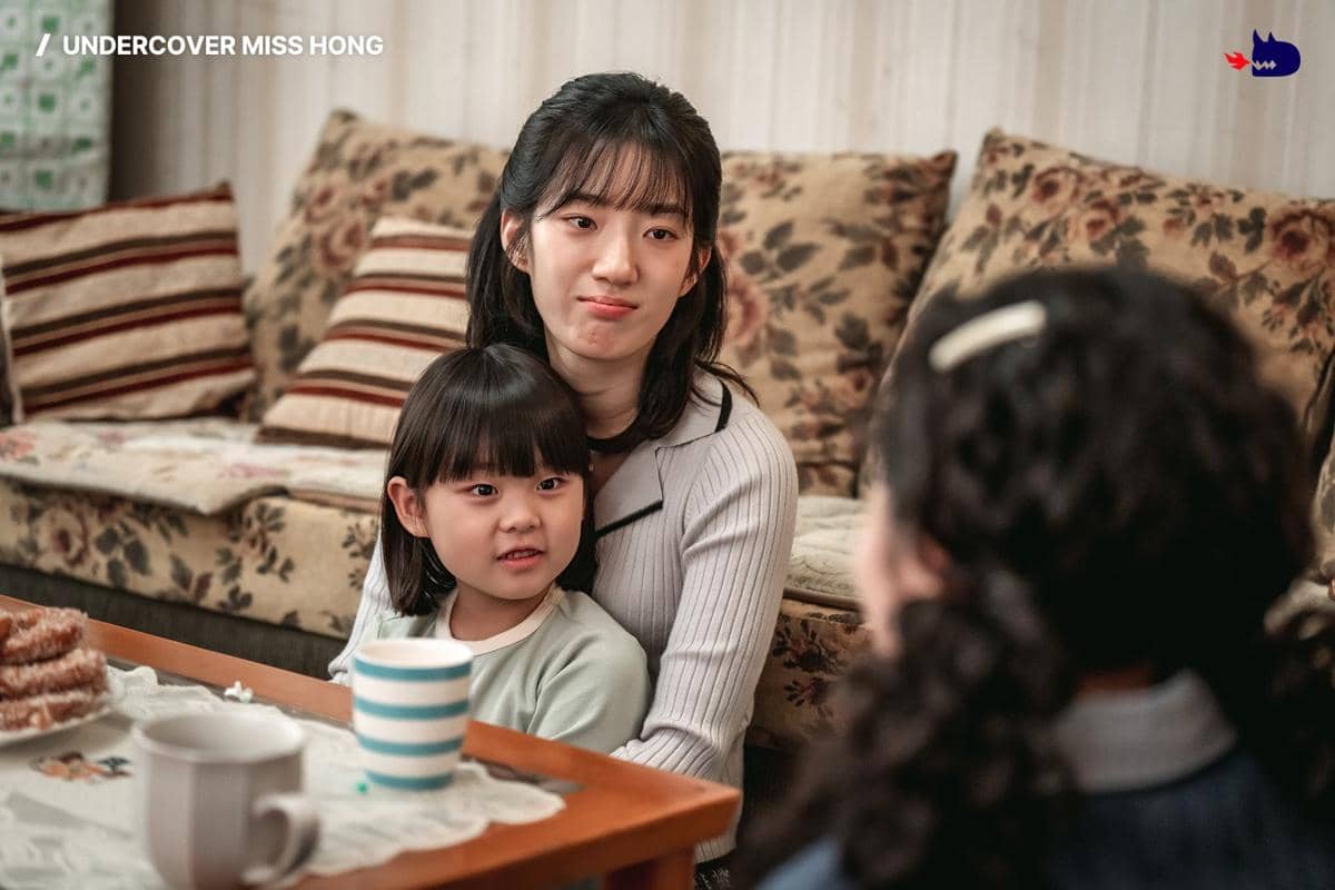 Kim Se A dan Kang Chae Young di Undercover Miss Hong