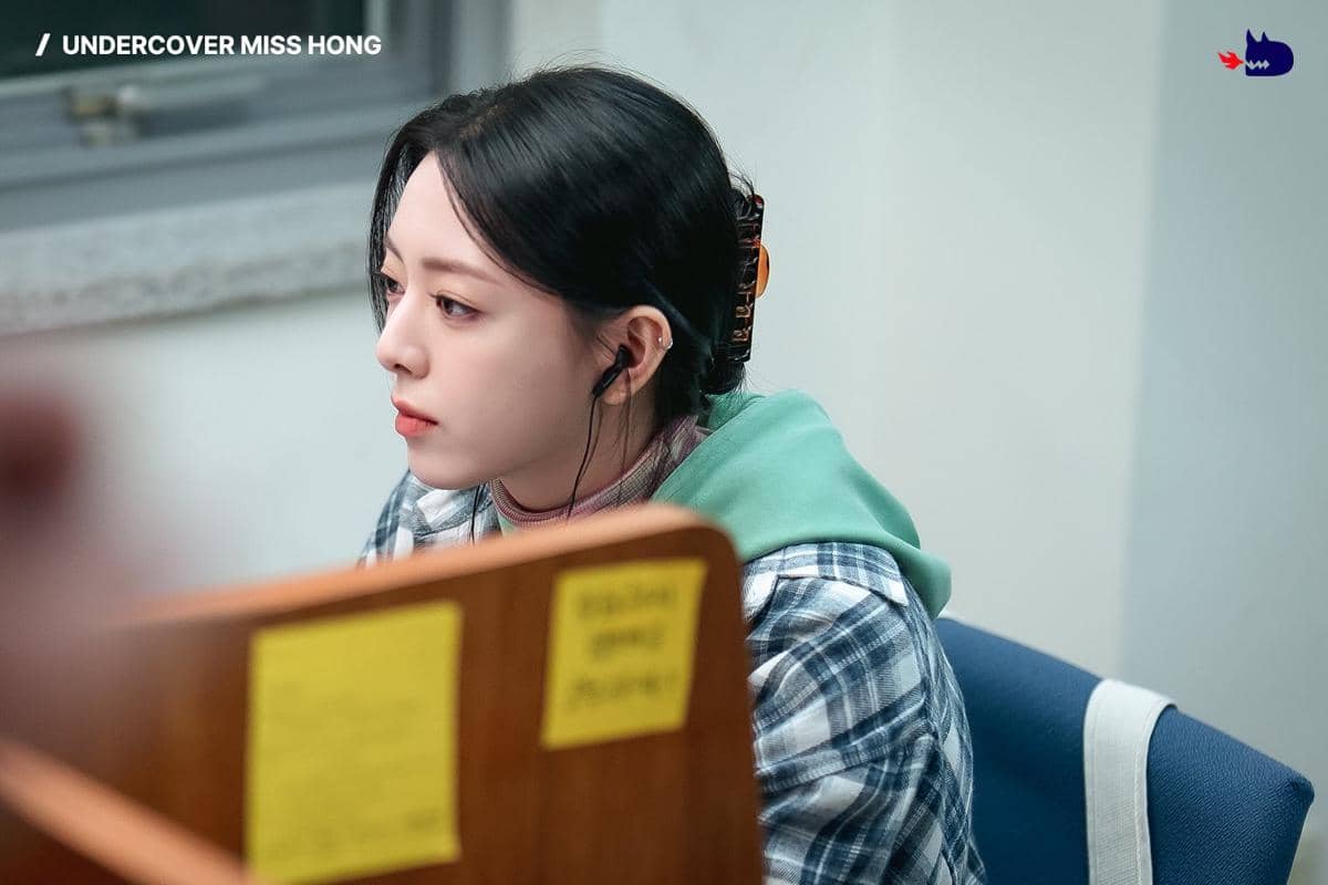 Yuna ITZY di Undercover Miss Hong