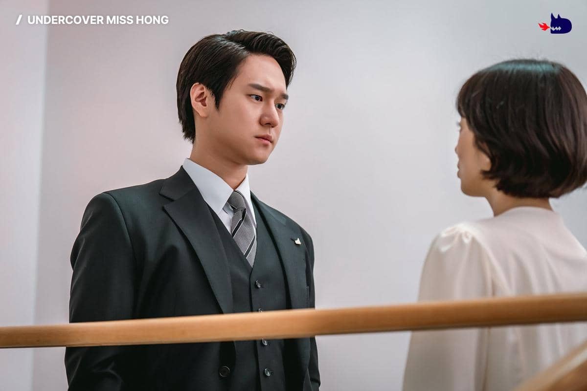 Go Kyung Pyo dan Park Shin Hye di Undercover Miss Hong