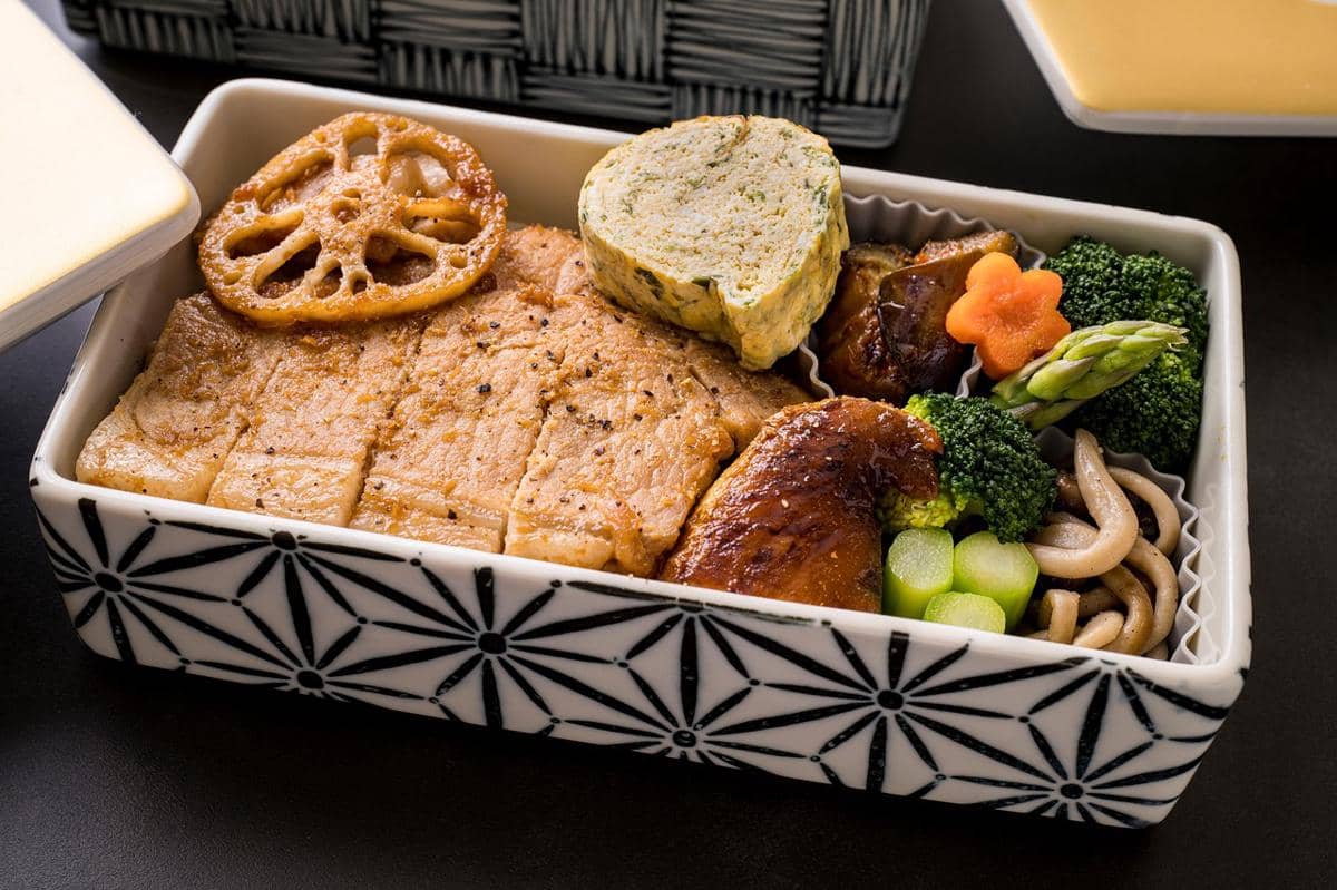 ilustrasi penggunaan salad akar teratai