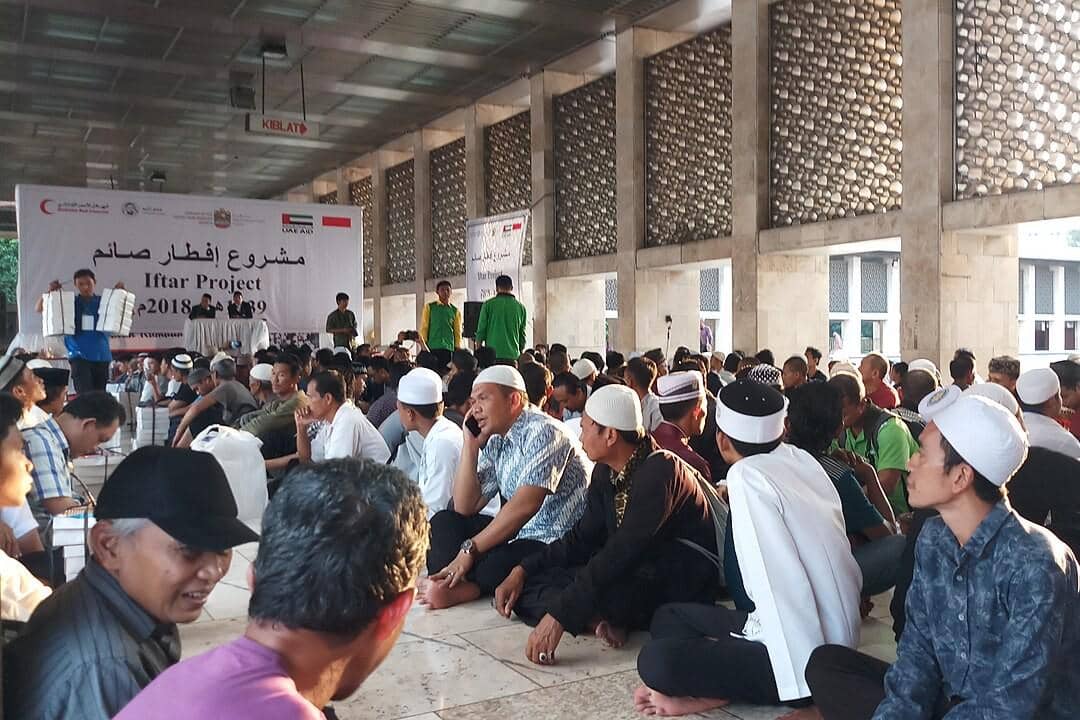 ilustrasi ngabuburit di masjid