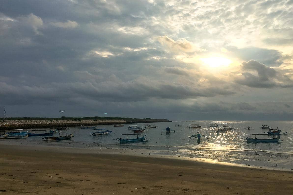 landasan pesawat yang terlihat di Pantai Sekeh (dok.pribadi/Natalia Indah)