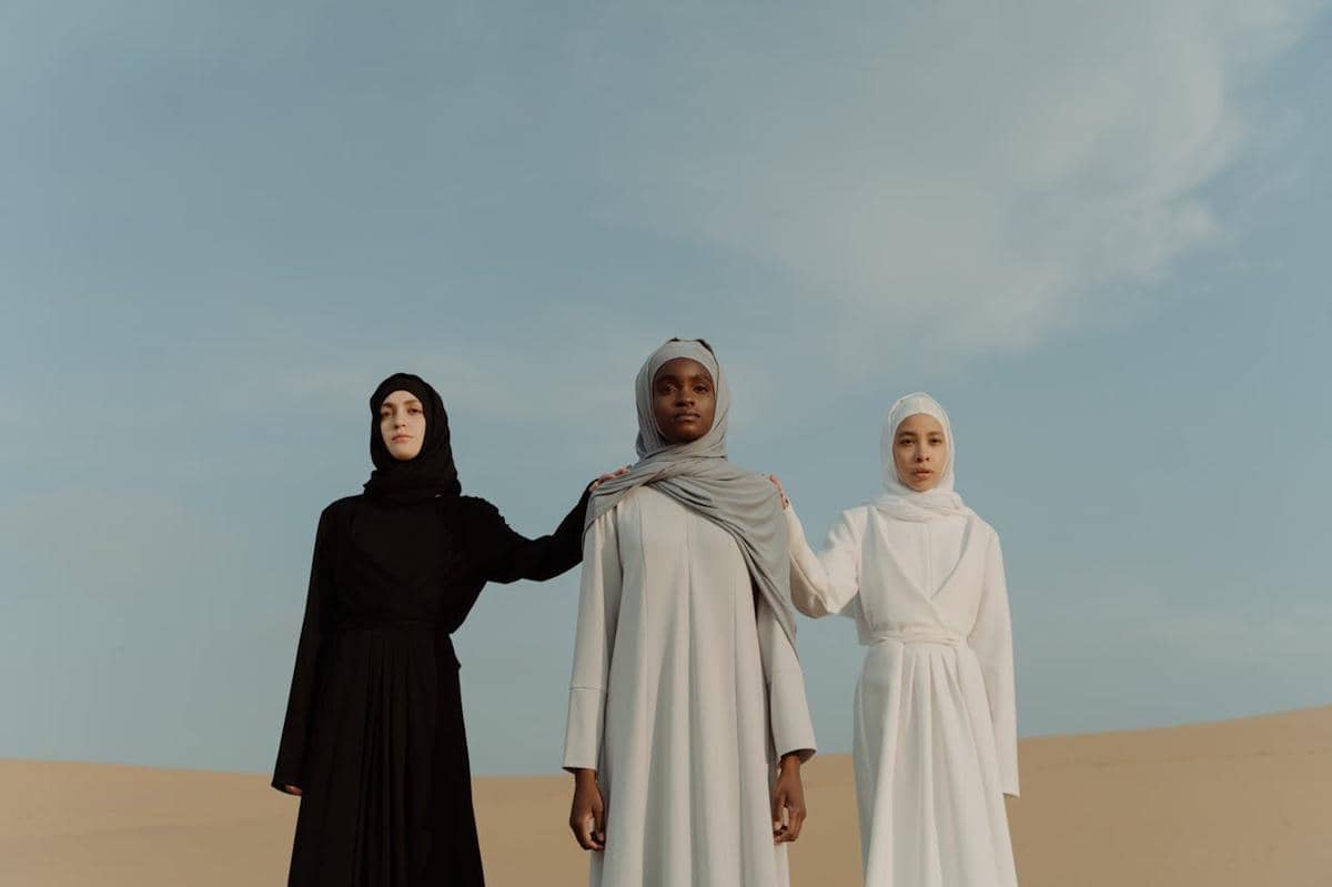 7 Model Gamis Lebaran 2026 Syar'i Modern Terbaru, Stylish Banget!