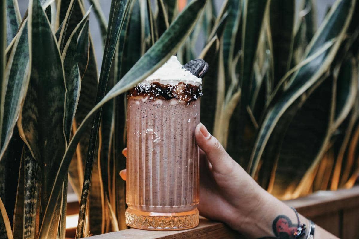 ilustrasi milkshake susu kurma 