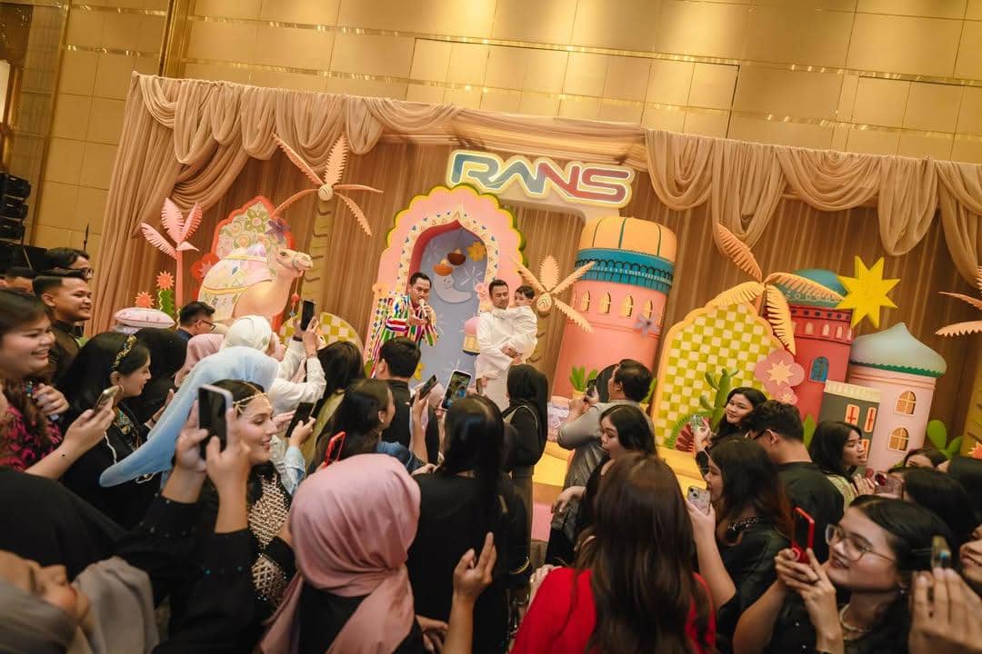 RANS Entertainment mengadakan buka puasa bersama.