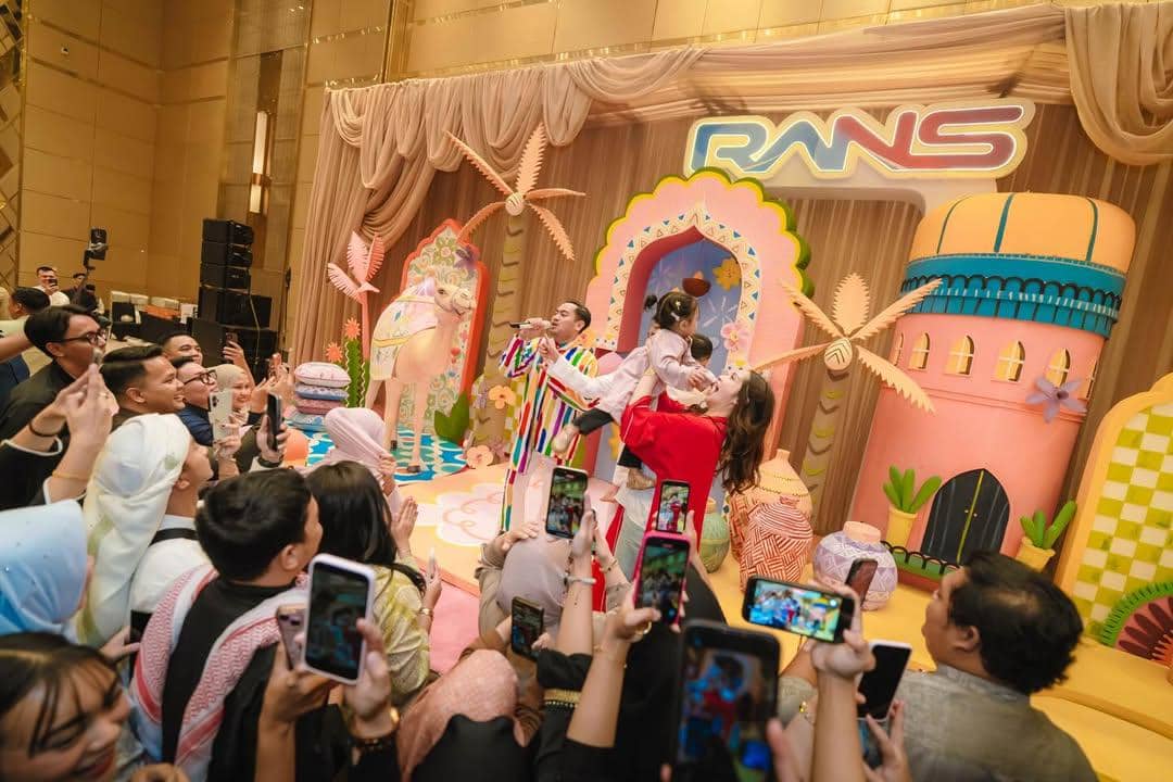 RANS Entertainment mengadakan buka puasa bersama.