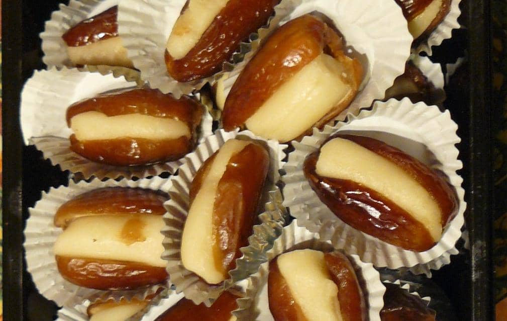 ilustrasi kurma isi keju