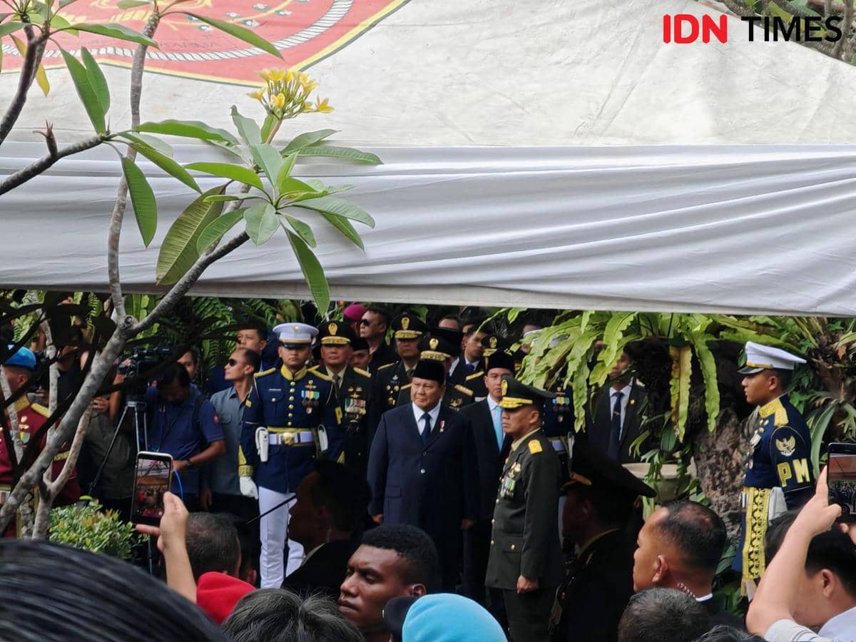 Upacara Pemakaman Try Sutrisno Dimulai, Prabowo Jadi Inspektur Upacara