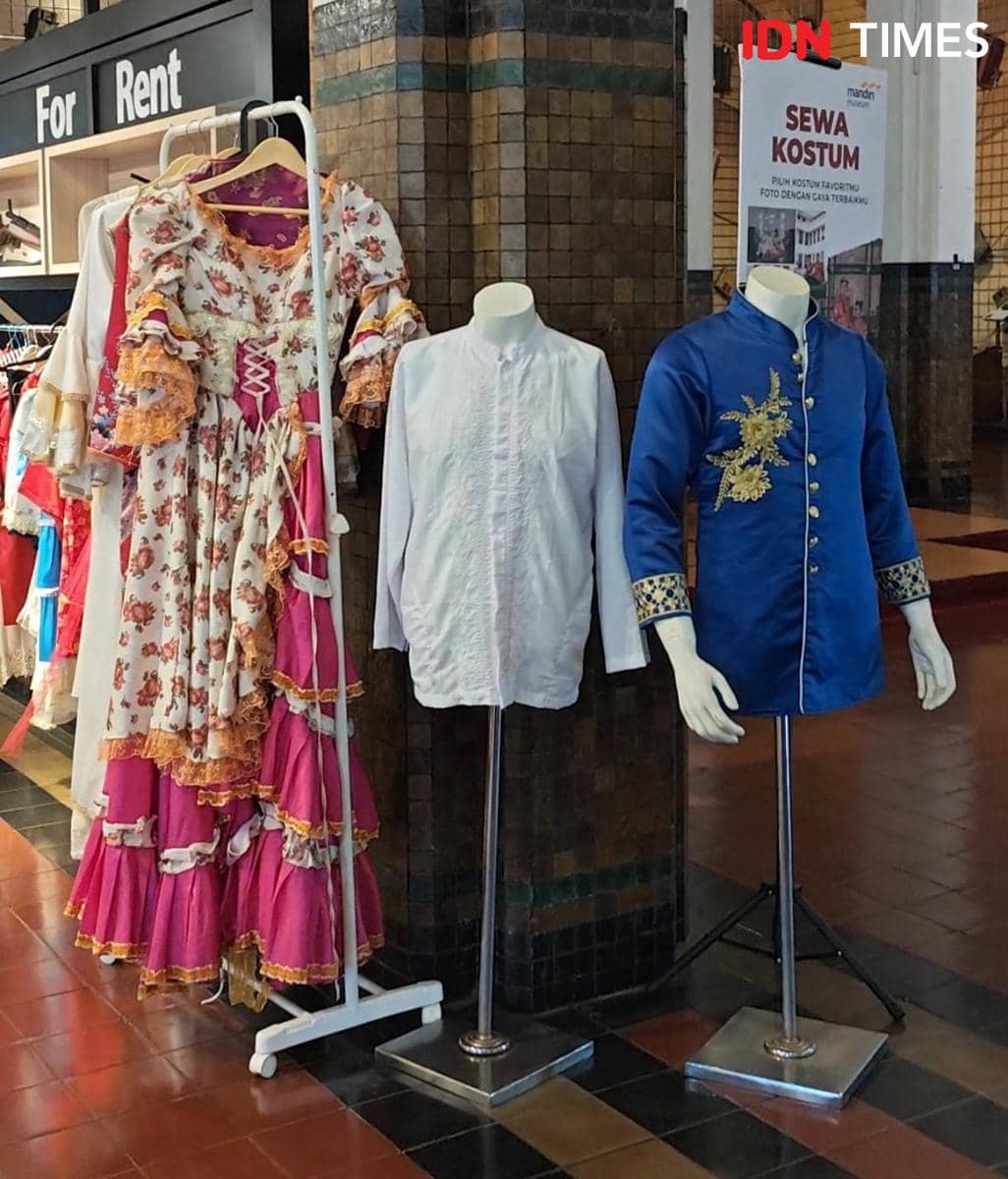 Pakaian noni Belanda (IDN Times/Febriyanti Revitasari)
