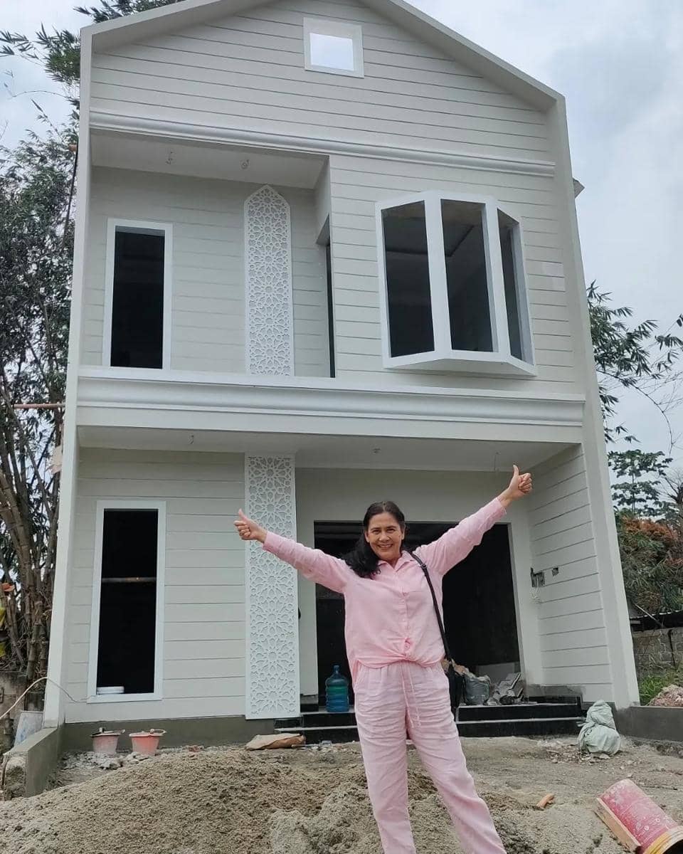 OOTD Cast Filosofi Teras (instagram.com/lydiakandou_)