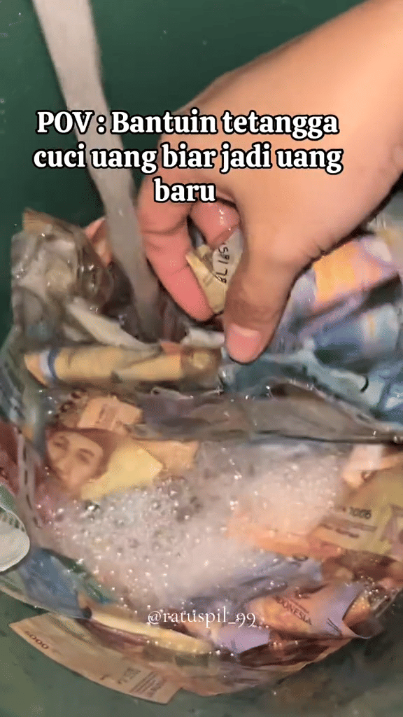 meme war tukar uang baru