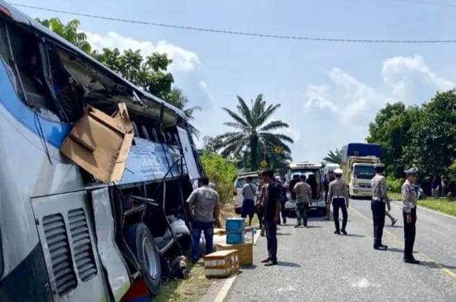 Bus PMH Tabrak Truk di Riau, 4 Penumpang Tewas Terjepit