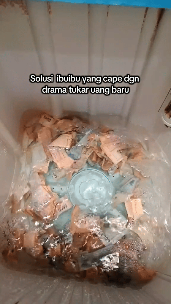 meme war tukar uang baru