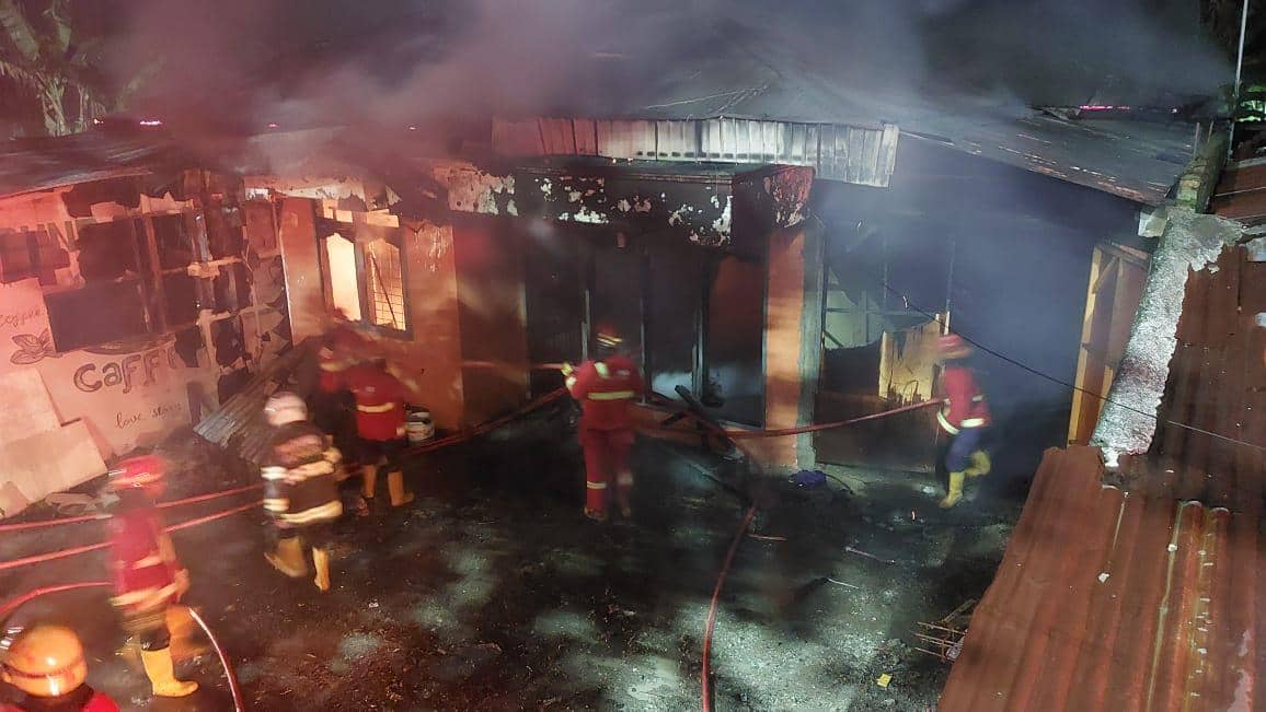Rumah dan Warung Warga Koto Tangah Padang Hangus Terbakar saat Sahur