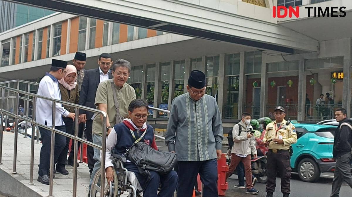 Gubernur DKI Jakarta Pramono Anung meresmikan JPO Sarinah Senin (2/3/2026). (IDN Times/Dini Suciatiningrum)