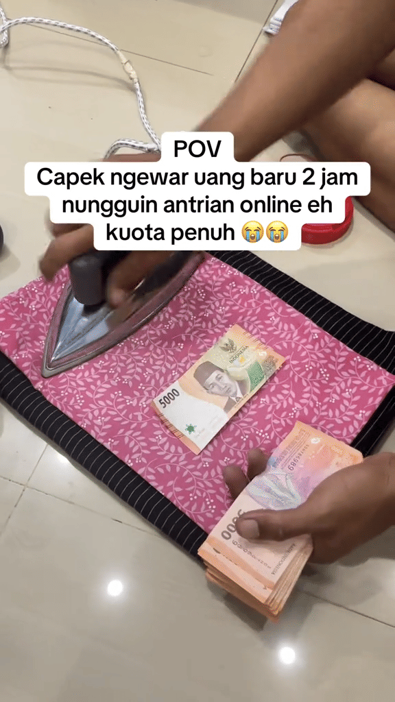 meme war tukar uang baru
