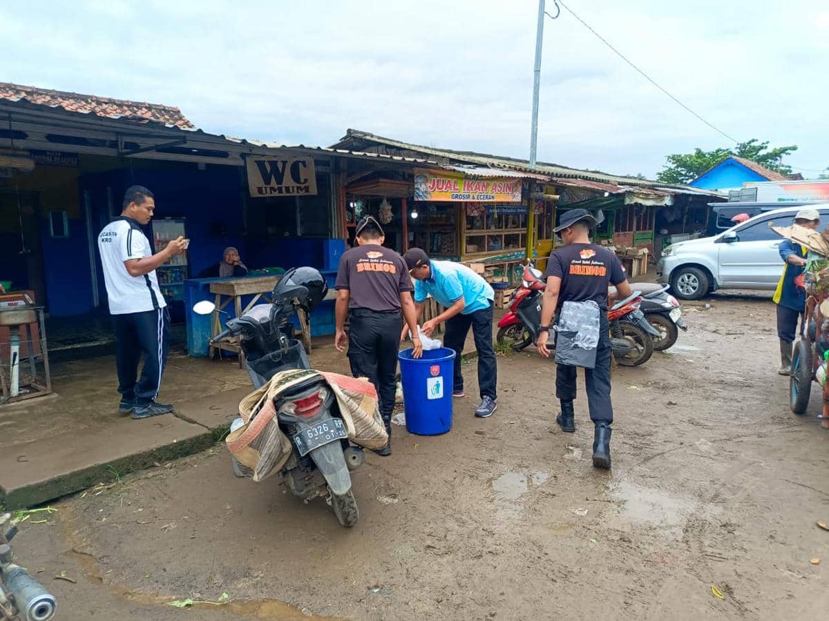Brimob Korvey Massal dari Waduk Cengklik Sampai Pasar Batik Pekalongan