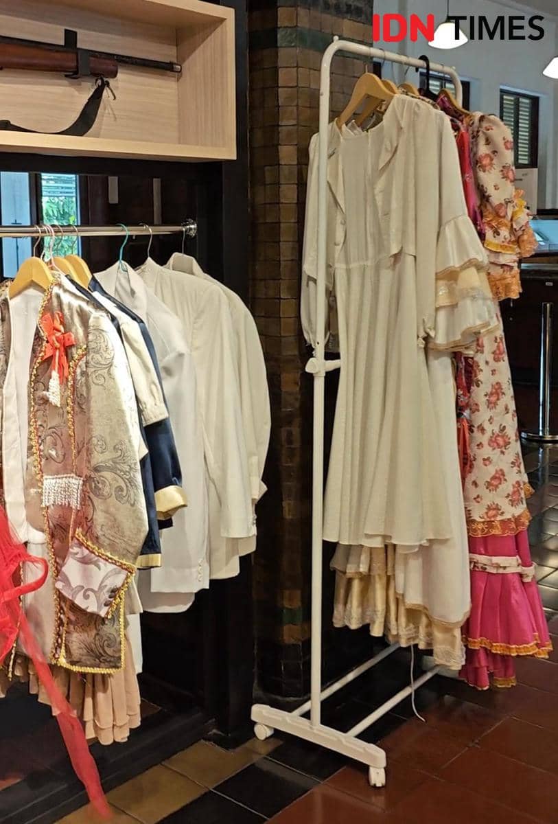 Ilustrasi baju noni Belanda (IDN Times/Febriyanti Revitasari)
