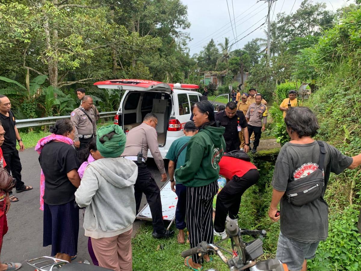 Jatuh ke Selokan, Pengendara Motor Meninggal Terendam Air di Tabanan