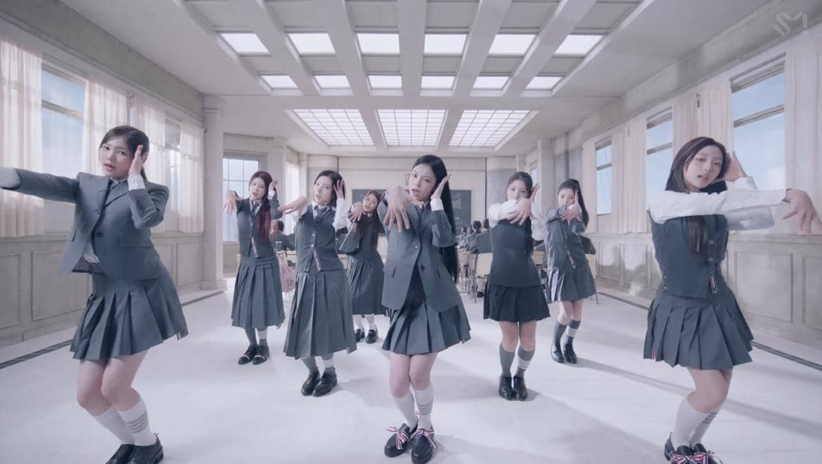 Hearts2Hearts sudah pernah mengusung genre house saat comeback untuk title track mini album perdana mereka "FOCUS"