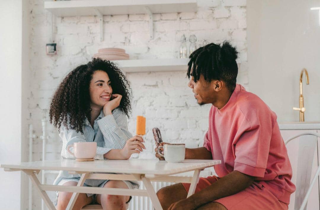 ilustrasi pasangan mesra