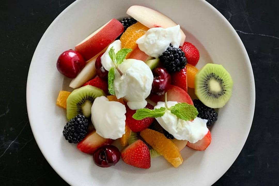 ilustrasi salad buah