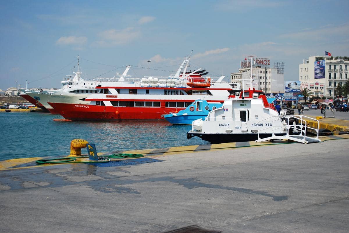 potret Pelabuhan Piraeus, wilayah yang ribuan tahun lalu berdiri sebagai pulau terpisah