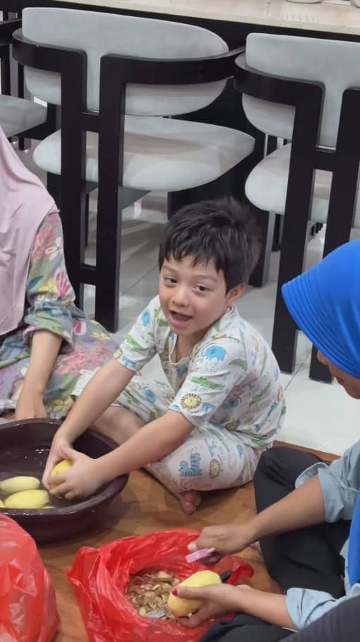 Irish Bella Jadi Tuan Rumah Bukber Keluarga (instagram.com/_irishbella_)