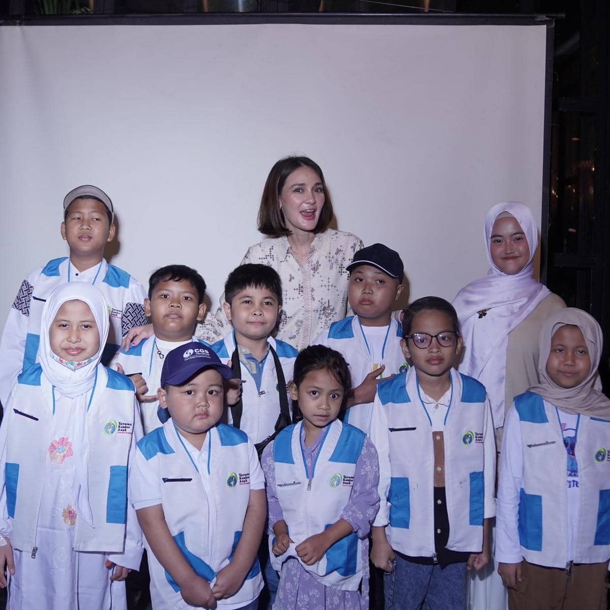 Luna Maya Bukber dengan Yayasan Kanker Anak Indonesia