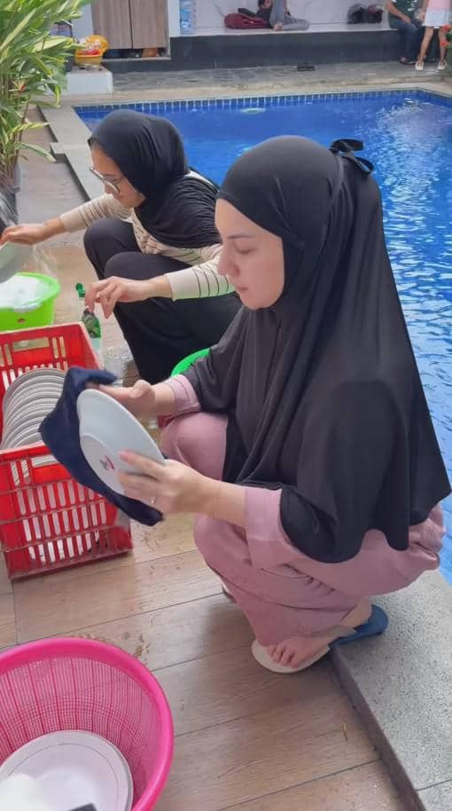 Irish Bella Jadi Tuan Rumah Bukber Keluarga (instagram.com/_irishbella_)